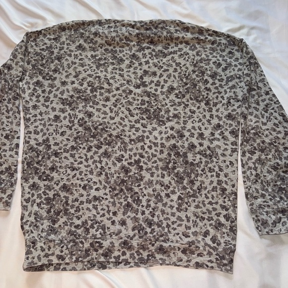 Athleta Women's Crewneck Sweater in Gray Leopard Size Medium - Picture 2 of 3